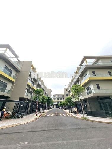 NHÀ PHỐ LIỀN KỀ 7,7 TỈ( 211M2 6PN ĐƯỜNG THỐNG NHẤT BÌNH DƯƠNG)