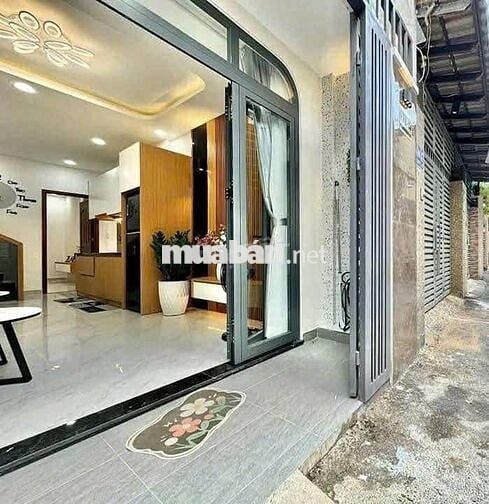 BÁN GẤP TRONG TUẦN CĂN NHÀ 1 TRỆT 1 LẦU CÁCH UBND BÌNH CHÁNH 500M