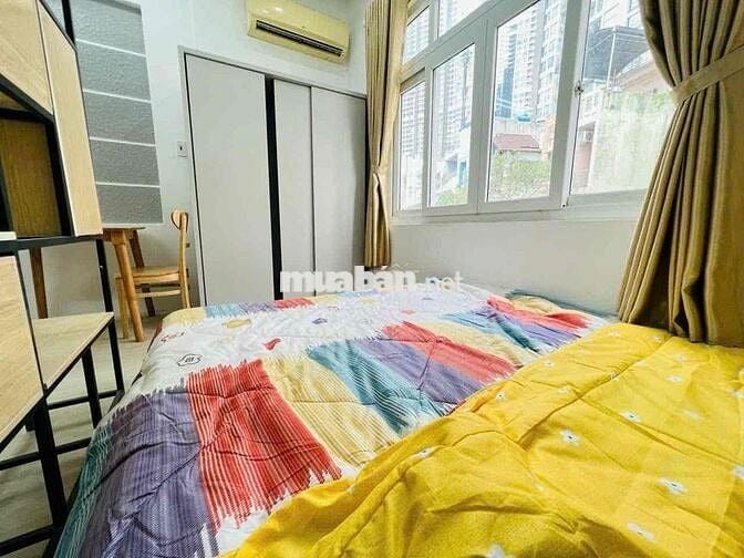 🏠 Dạng phòng ngủ full nội thất, 35m2 cửa sổ rộng, gần ngã tư Hàng Xanh