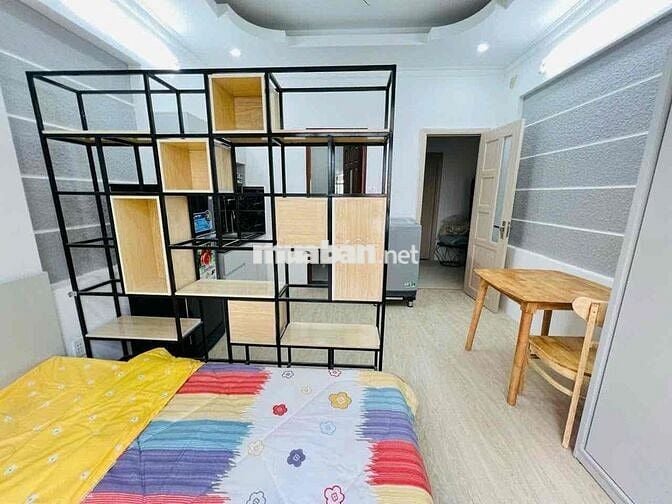 🏠 Dạng phòng ngủ full nội thất, 35m2 cửa sổ rộng, gần ngã tư Hàng Xanh
