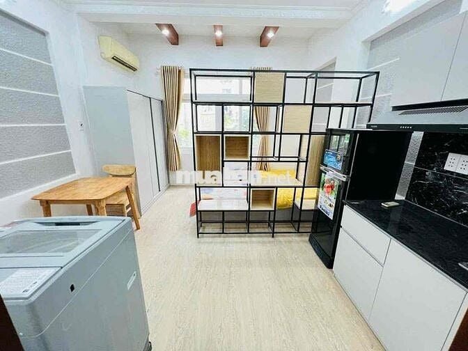 🏠 Dạng phòng ngủ full nội thất, 35m2 cửa sổ rộng, gần ngã tư Hàng Xanh