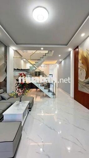 Bán nhà 2 tầng mặt tiền ở Tp.HCM gần KCN Tân Uyên có SHR giá chỉ 400tr