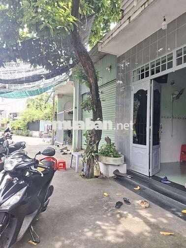 Nhà cấp 4 gác lửng gần chợ Dĩ An 1 và trường cấp 1.2.3 vào 500m