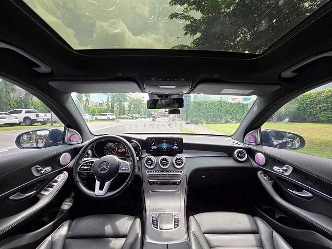 Mercedes Benz GLC300 4MATIC Model 2022 Bank 90%