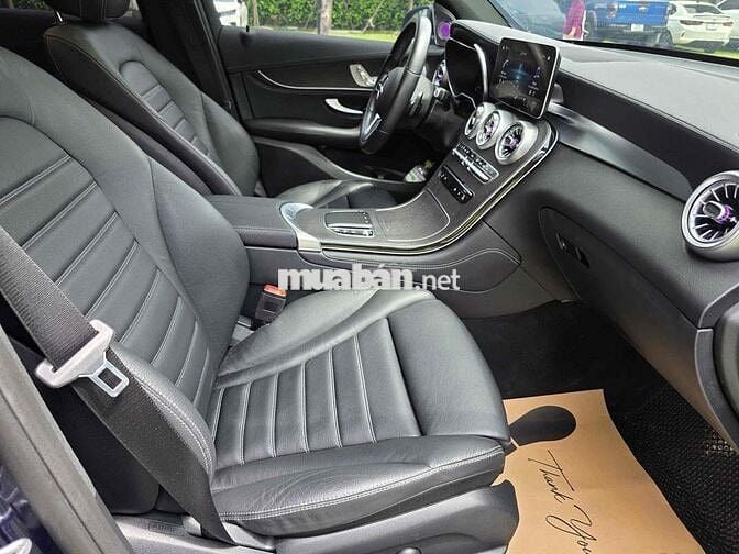 Mercedes Benz GLC300 4MATIC Model 2022 Bank 90%