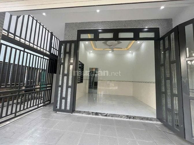 Bán căn nhà rất đẹp 90m2 đường nhựa ở Hóc môn giá 730 triệu.sổ riêng