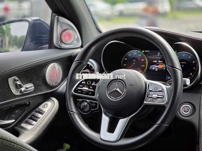 Mercedes Benz GLC300 4MATIC Model 2022 Bank 90%