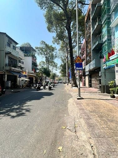 Bán gấp nhà MT ngay Trần Bình Trọng vs CĐ DT ngang 9m 8 tầng giá 40 tỷ