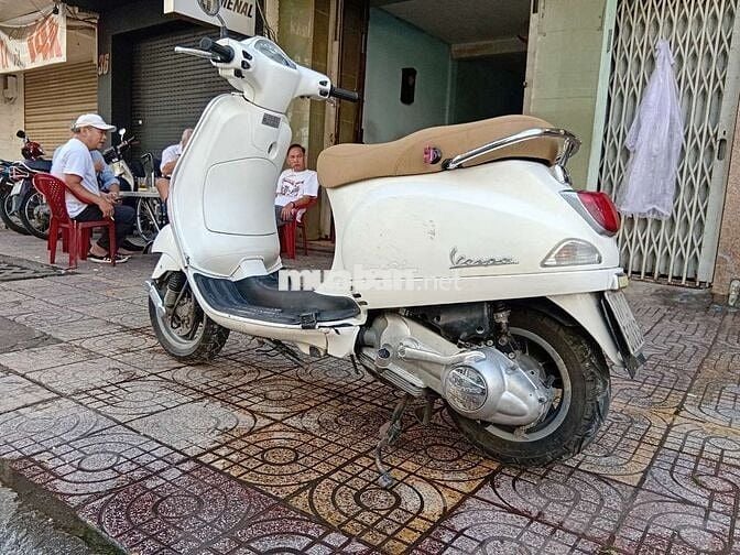 Cần bán xe vespa lx 125 zin đẹp