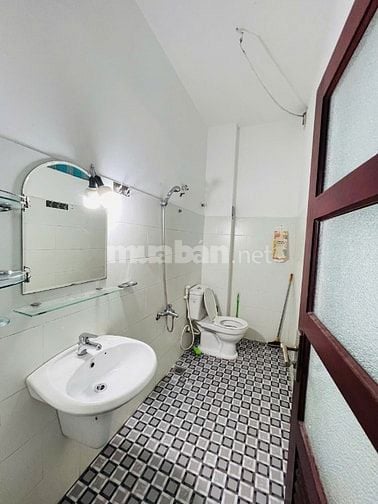 Bán nhà riêng Trường Sa, Q3, HCM 5,7 tỷ, 31,8m2, 3PN, 3WC