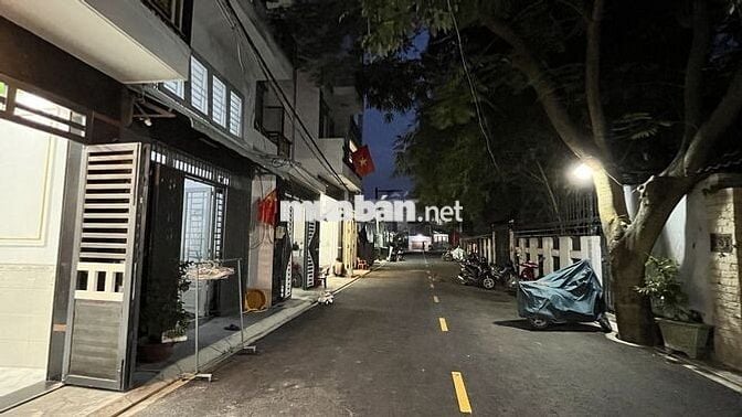 Bán nhà 2 lầu xe hơi đậu trước nhà, Hẻm 8m 3 xe hơi tránh nhau
