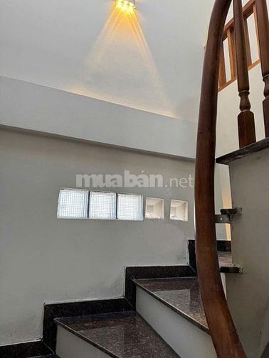 Cho thuê nhà Ngõ Quỳnh, Hai Bà Trưng, 5 tầng x 35m2, 3 phòng ngủ