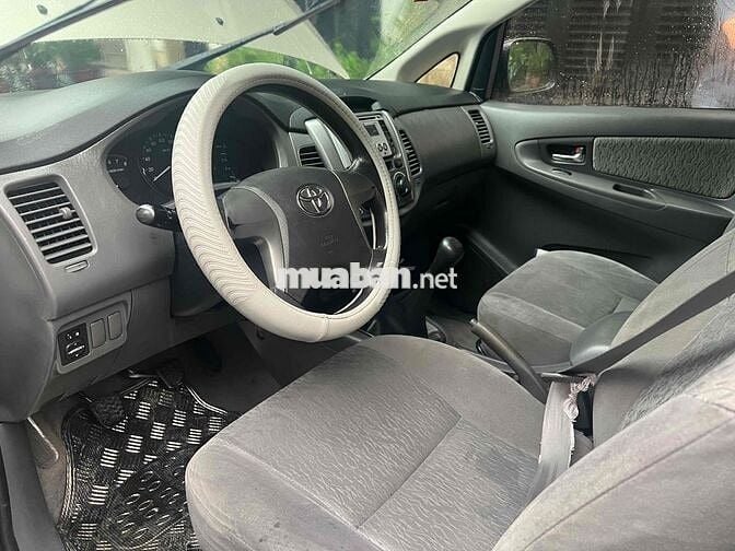 Toyota Innova 2012 E - 130000 km