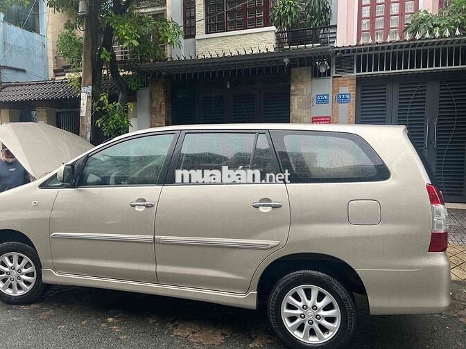 Toyota Innova 2012 E - 130000 km