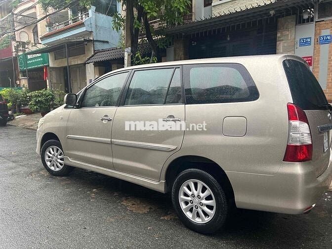 Toyota Innova 2012 E - 130000 km