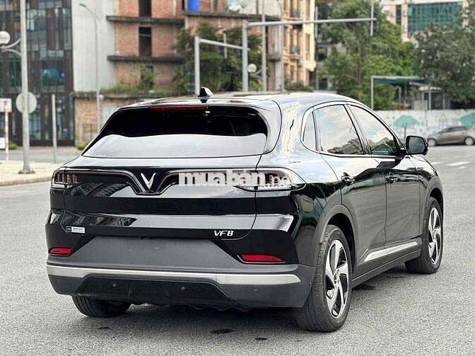 VinFast VF8 2022 Eco - xe đi 1V7