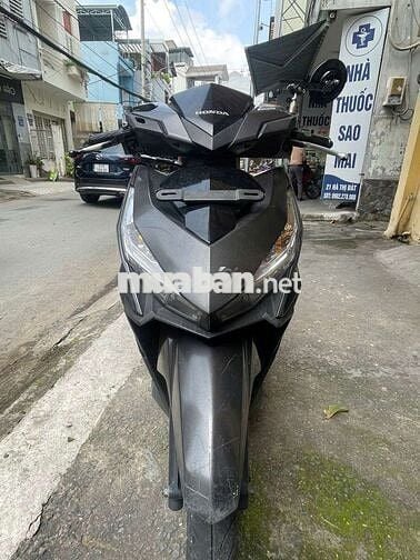 Honda Vario 150 màu đen, tay ga
