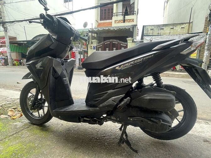 Honda Vario 150 màu đen, tay ga