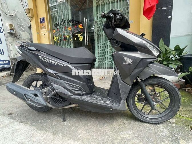 Honda Vario 150 màu đen, tay ga
