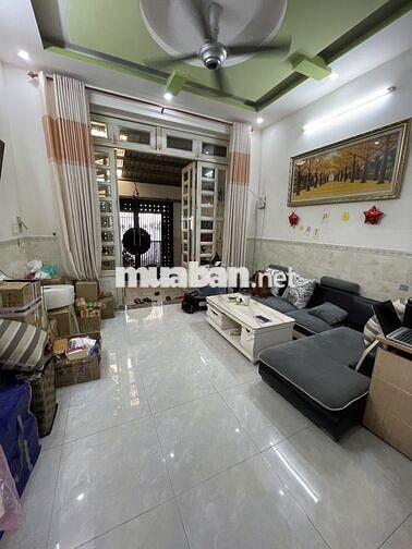 Bán nhà giáp đường Kênh Nước Đen, 47m2, nhỉnh 4 tỷ.