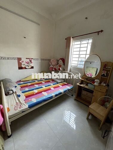 Bán nhà giáp đường Kênh Nước Đen, 47m2, nhỉnh 4 tỷ.