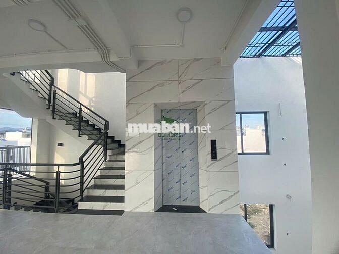 CHO THUÊ NHÀ LÔ GÓC ĐƯỜNG LỚN PHƯỚC HẢI NHA TRANG GIÁ 100 TRIỆU
