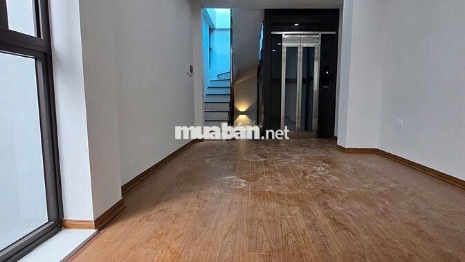 Bán nhà 6 tầng Thang Máy xây mới ngõ 766 Đê La Thành 32m2 full đồ