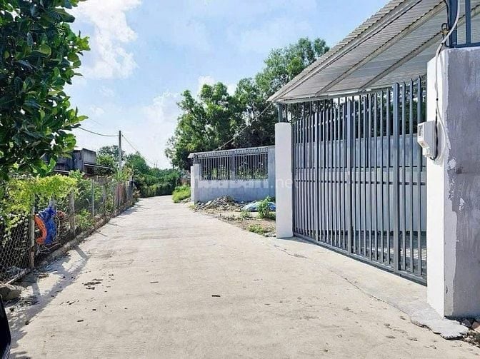Cần vốn nên tôi muốn bán gấp căn nhà ở Huyện Hóc Môn GIÁ ƯU ĐÃI 900 tr