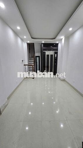 Bán nhà 6 tầng Thang Máy xây mới ngõ 766 Đê La Thành 32m2 full đồ