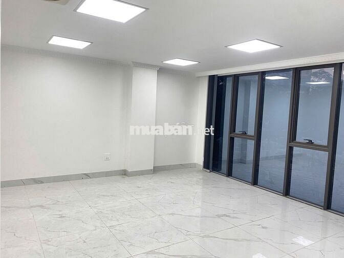 🏢 Cho thuê văn phòng tầng 3 – 130m² – 20tr- Hoàng Quốc Việt, Cầu Giấy