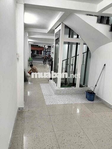 nhà ở mặt tiền 3 tần một lửng một sân thượng