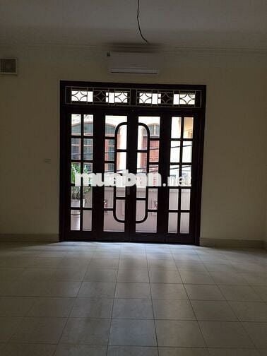 Cho thuê nhà ngõ 68 đg Trung Kính, Dt 80m2 x 4 tầng, mỗi tầng 2p 1 wc