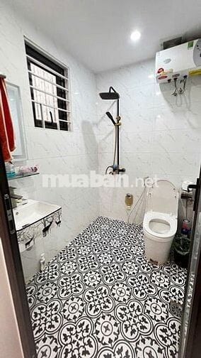 Nhà 5 Tầng Lô Góc, Ngõ Thông Ô Tô Tận Cửa, Gần Chợ - Thạch Bàn – 6.1B