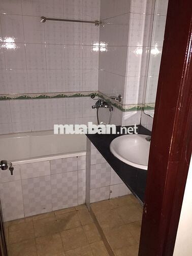 Cho thuê nhà ngõ 68 đg Trung Kính, Dt 80m2 x 4 tầng, mỗi tầng 2p 1 wc
