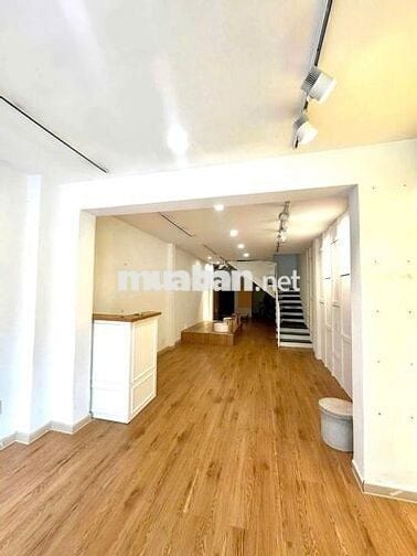Cho Thuê Nhà Suốt 1 Lầu Đường Nguyễn Văn Nguyễn, Quận 1 ( KD Tự Do )