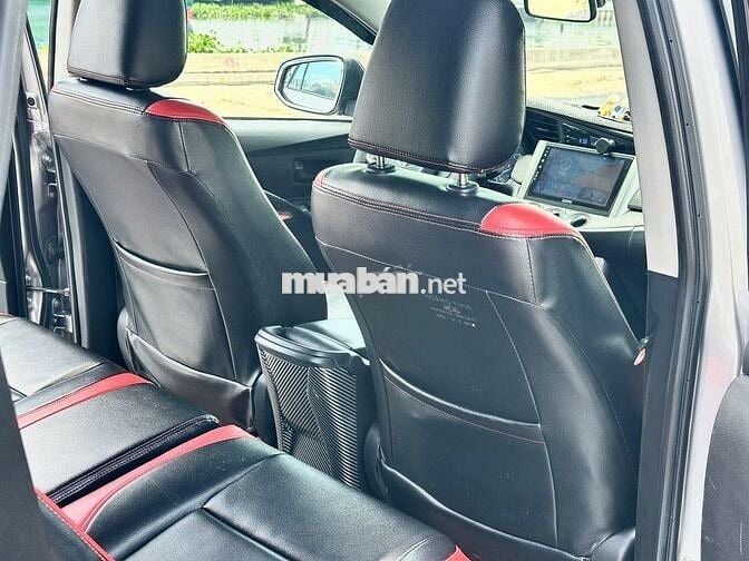 Toyota Innova 2019 2.0E số sàn 8 chỗ rộng rãi