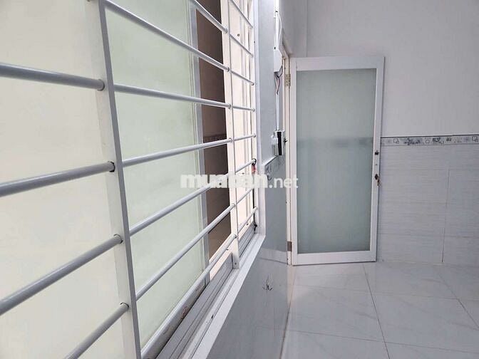 PHÒNG GÁC ~27M2 - Ở được 4 người ngay SVĐ Phú Thọ