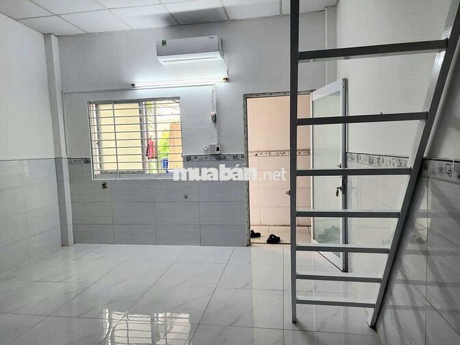 PHÒNG GÁC ~27M2 - Ở được 4 người ngay SVĐ Phú Thọ
