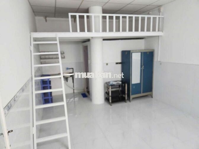 PHÒNG GÁC ~27M2 - Ở được 4 người ngay SVĐ Phú Thọ