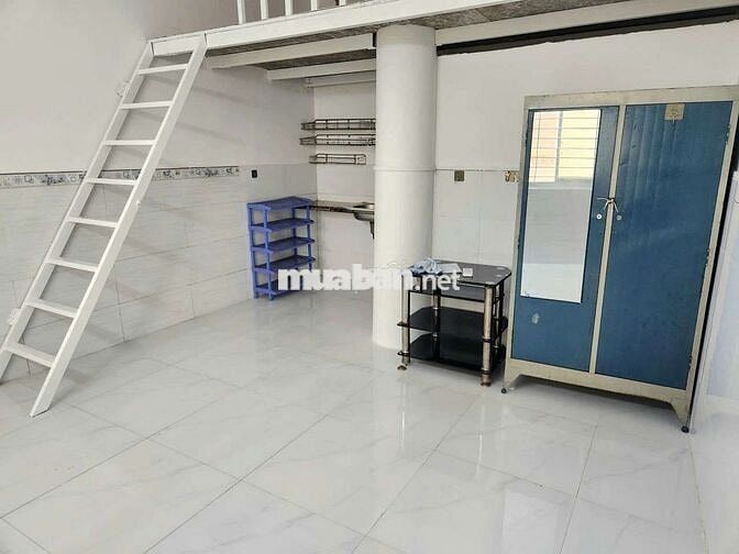 PHÒNG GÁC ~27M2 - Ở được 4 người ngay SVĐ Phú Thọ