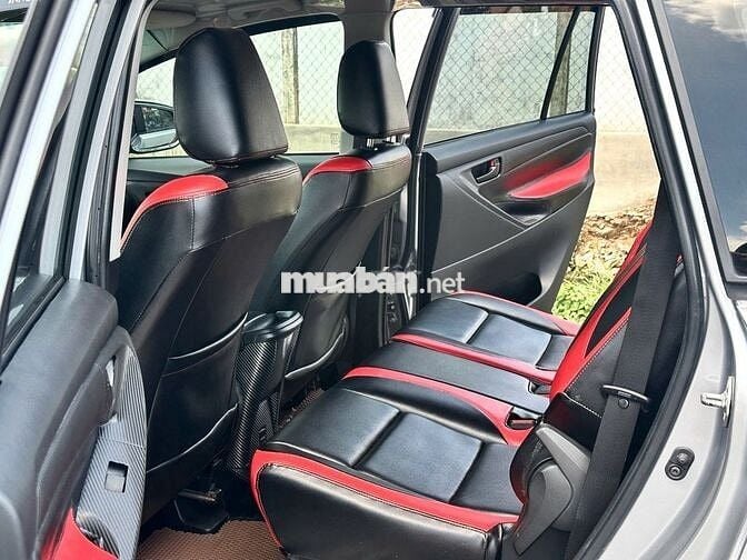 Toyota Innova 2019 2.0E số sàn 8 chỗ rộng rãi