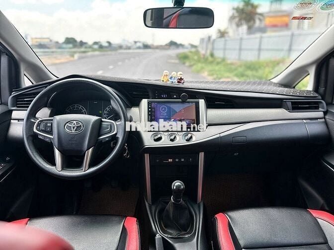 Toyota Innova 2019 2.0E số sàn 8 chỗ rộng rãi