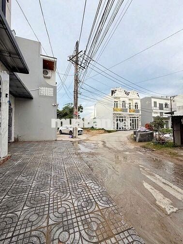 MỚI XÂY XONG CHƯA Ở - DO PHẢI CHUYỂN CÔNG TÁC VỀ VŨNG TÀU