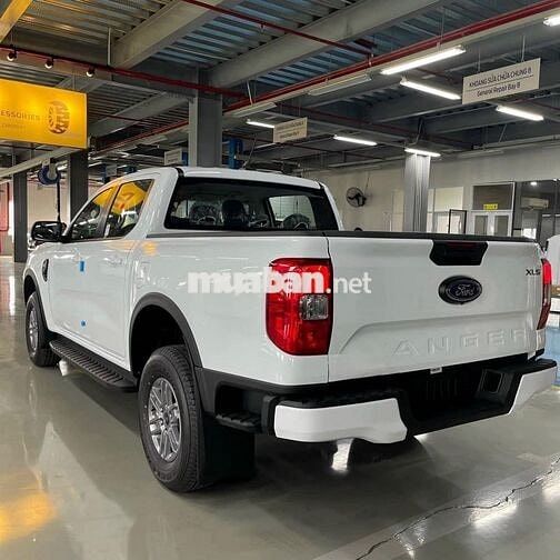 Ford Ranger 2025 mới 100%, trả trước 175 triệu