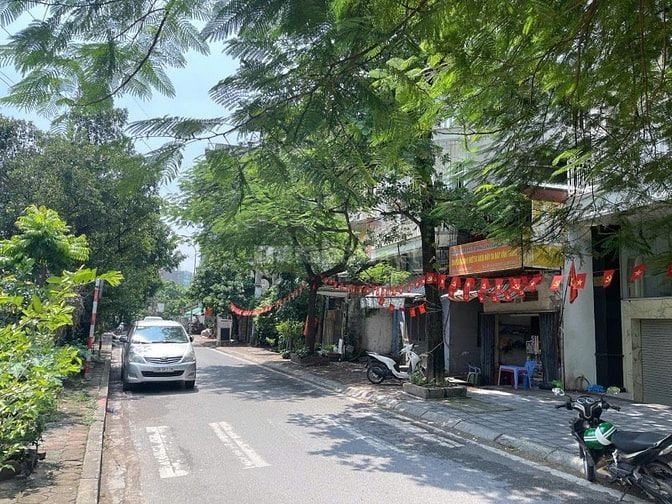 Đất hiếm Giáp Bát, Hoàng Mai, 300m2 chủ cần bán gấp