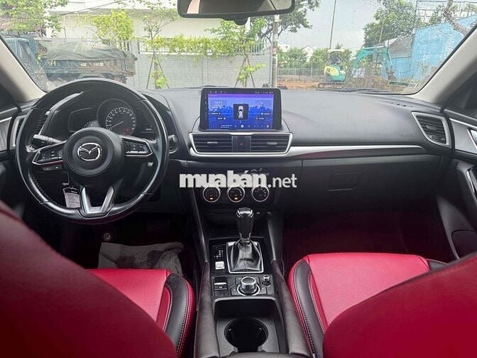 Mazda 3 2019 1.5L Luxury - 75000 km
