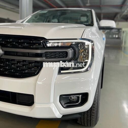 Ford Ranger 2025 mới 100%, trả trước 175 triệu