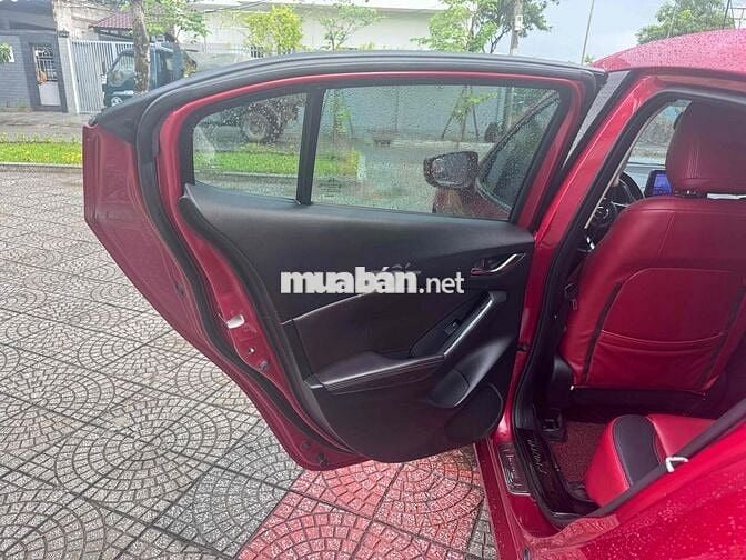 Mazda 3 2019 1.5L Luxury - 75000 km