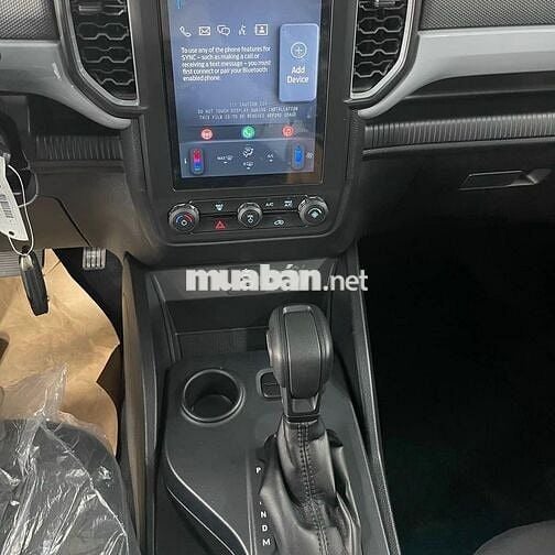 Ford Ranger 2025 mới 100%, trả trước 175 triệu
