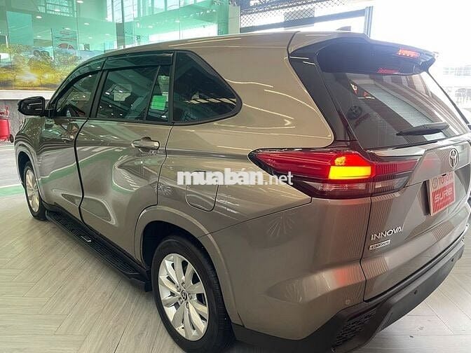 TOYOTA INNOVA CROSS 2024
